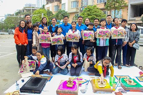 Đoàn viên thanh niên từ 04 đơn vị Đoàn thuộc Bộ VHTTDL  tổ chức chương trình trò chơi cho các em nhỏ